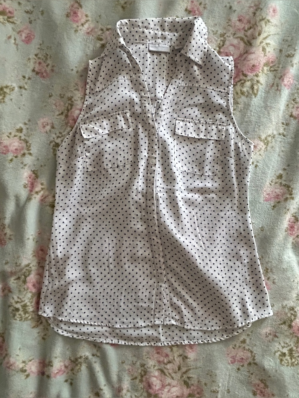 New York & Company White Sleeveless Star Collared Blouse